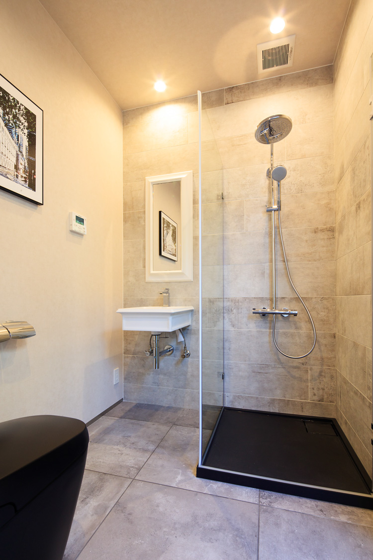 SIBUSAWA STYLE CONCEPT HOUSE 1F トイレ＆シャワーブース