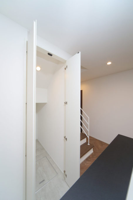 階段下　収納　生活動線　家事効率　キッチン横　間取り　シブサワスタイル