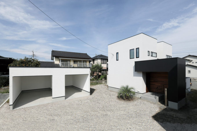 ガレージ　別棟　エクステリア　植栽　ココスヤシ