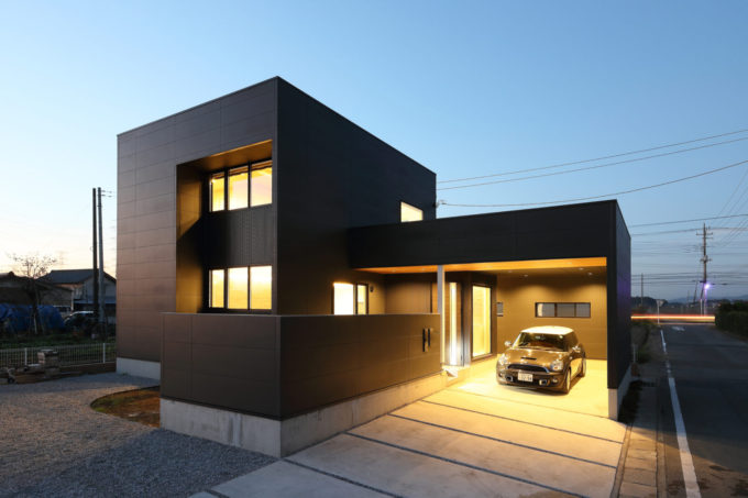 ガレージハウス　モノトーン　シブサワスタイル