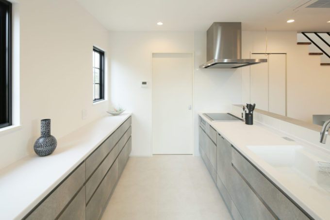 シブサワスタイル　キッチン　明るいキッチン