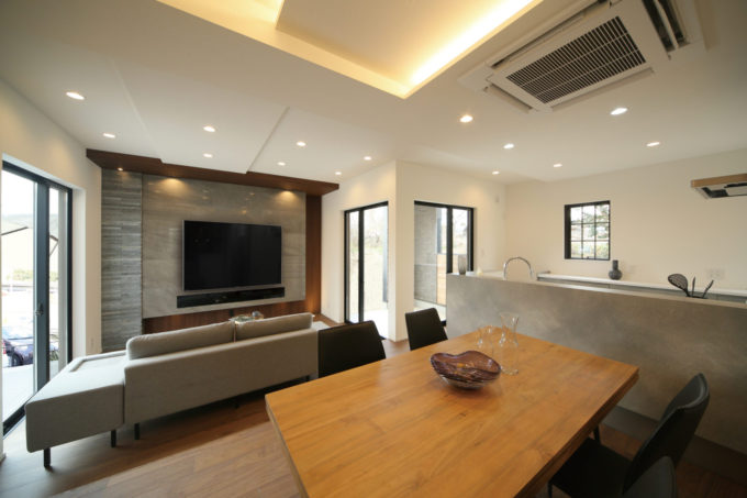 シブサワスタイル　ガレージ　L字　LDK　リビング　リゾート