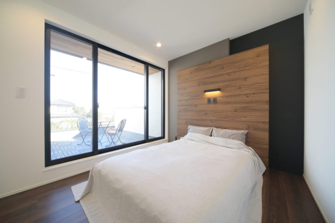 シブサワスタイル　寝室　バルコニー