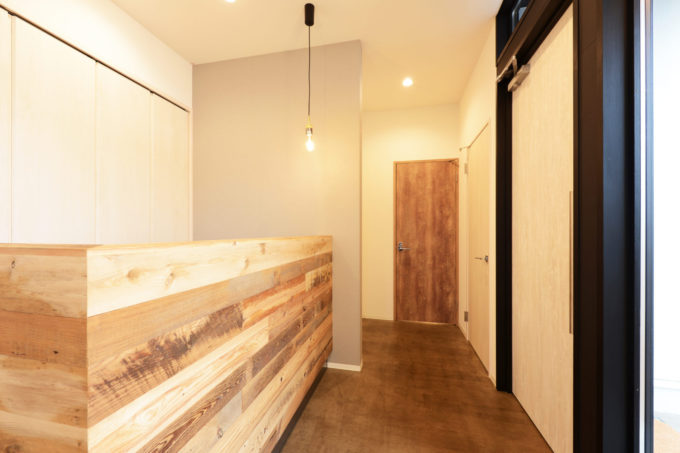 シブサワスタイル　美容室　ヘアサロン　受付カウンター