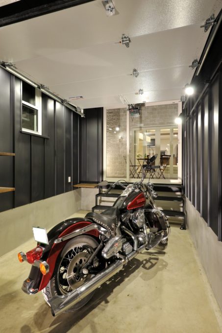 シブサワスタイル　注文住宅　バイクガレージ